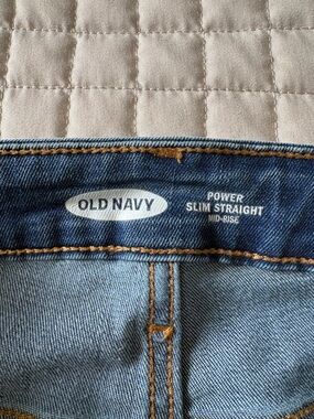 Old Navy Slim Straight Jeans in Light Blue Wash